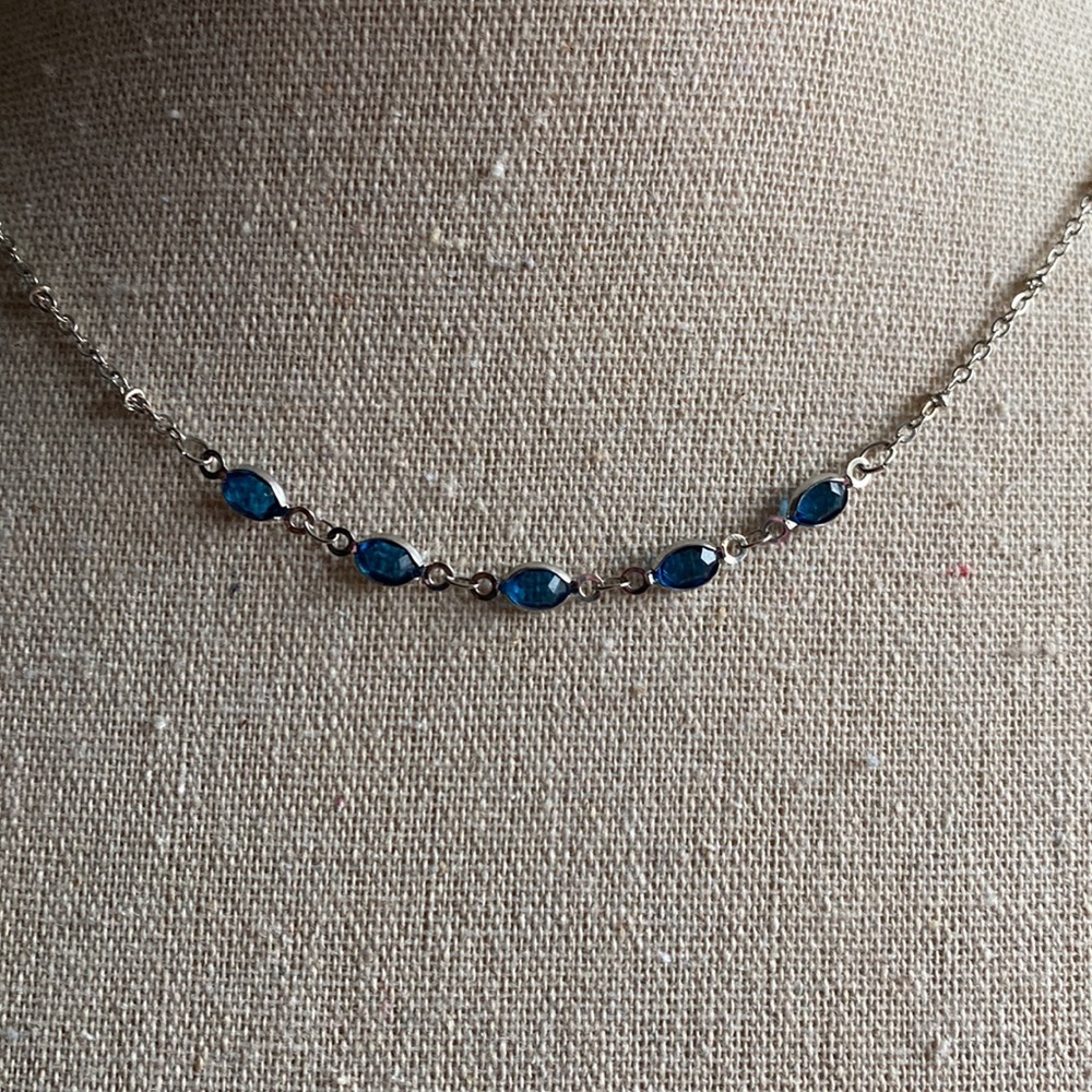 Silver colored Earrings & Necklace Set - Picture 4 of 4